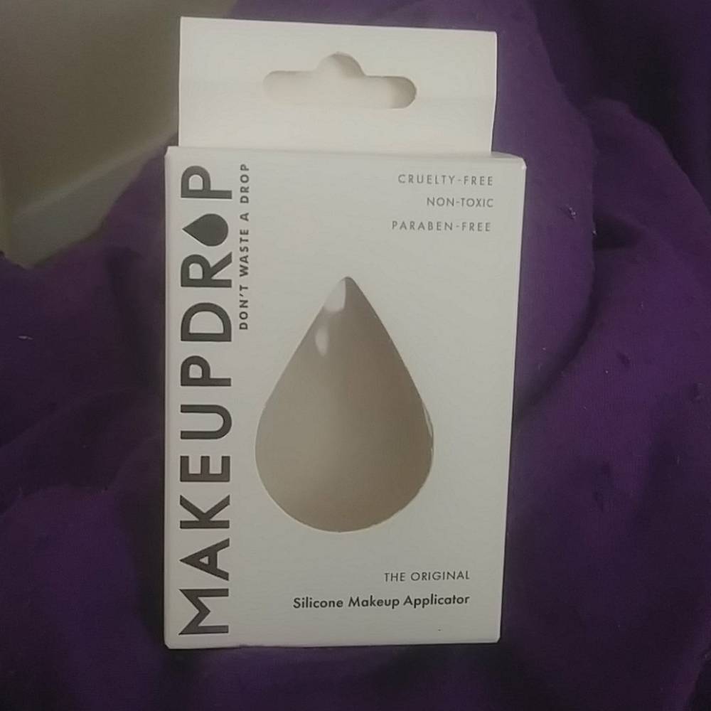 Brand new in box. Silicone makeup applicator